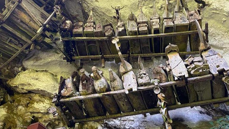 Goa Londa yang merupakan salah satu makam yang diperuntukkan khusus bagi para leluhur Toraja dan keturunannya yang sudah berumur hingga ratusan tahun. (CNBC Indonesia/Sasa)