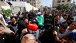 Polisi Israel Pukuli Pelayat di Pemakaman Jurnalis Al Jazeera