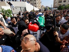 Polisi Israel Pukuli Pelayat di Pemakaman Jurnalis Al Jazeera