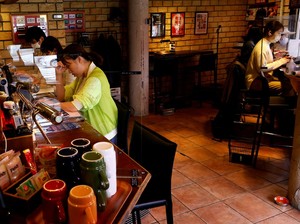 Anak-anak Angkat Tangan, Bisnis Keluarga di Sini Mulai Hadapi Krisis