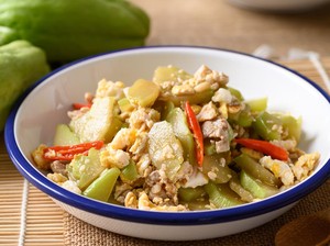 3 Resep Tumis Labu Siam yang Segar Renyah Untuk Lauk Praktis