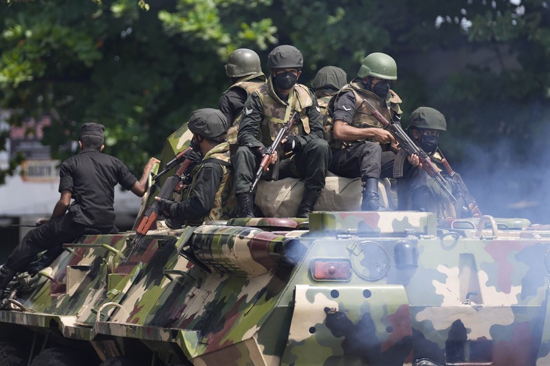 SRI LANKA-CRISIS/ Army members travel on an armoured car on the main road after the curfew was extended for another extra day following a clash between Anti-government demonstrators and Sri Lanka's ruling party supporters, amid the country's economic crisis, in Colombo, Sri Lanka, May 11, 2022. REUTERS/Dinuka Liyanawatte