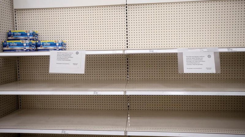 Empty shelves show a shortage of baby formula at a CVS store in San Antonio, Texas, U.S. May 10, 2022.  REUTERS/Kaylee Greenlee Beal      TPX IMAGES OF THE DAY