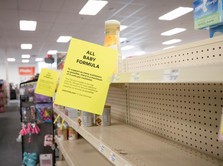 Susu Bayi Langka di AS, Rak Supermarket Kosong