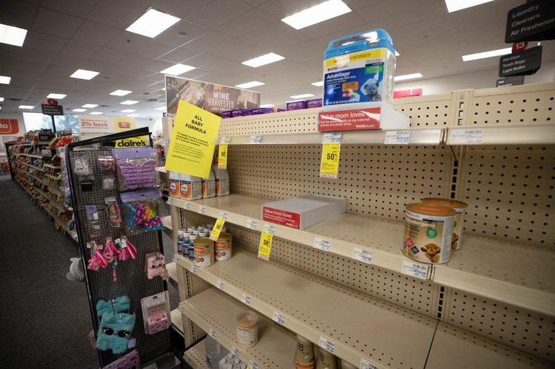 Krisis susu formula di Washington, DC, Amerika Serikat. (AFP via Getty Images/BRENDAN SMIALOWSKI)