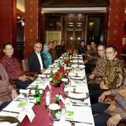 Potret Silaturahmi DK OJK, Wimboh cs dengan Mahendra dkk