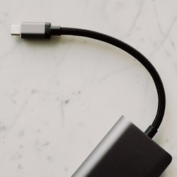 Jangan Ngecas Pakai USB di Bandara, FBI Bongkar Bahayanya