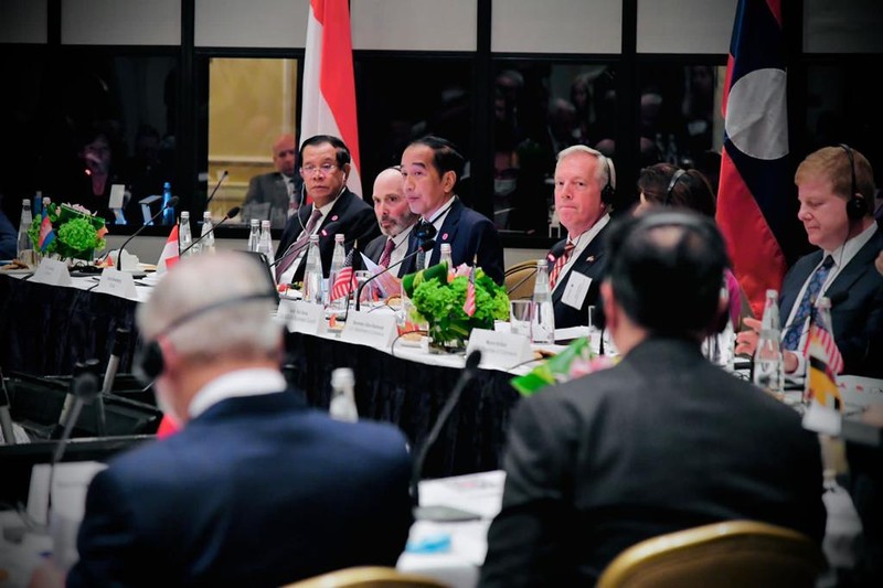 Bertemu CEOs AS, Presiden Jokowi Harapkan Kerja Sama Konkret. (: Laily Rachev - Biro Pers Sekretariat Presiden) Bertemu CEOs AS, Presiden Jokowi Harapkan Kerja Sama Konkret. (: Laily Rachev - Biro Pers Sekretariat Presiden)