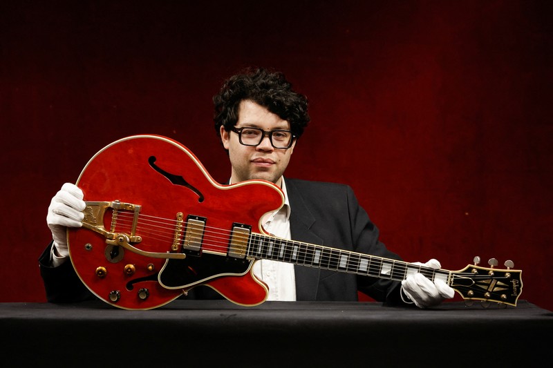 The Oasis band member Noel Gallagher's Gibson ES-355 guitar, destroyed during an argument with his brother at Paris' Rock en Seine festival in 2009, is displayed during a media preview at Hotel Drouot ahead of the auction in Paris, France, May 13, 2022. REUTERS/Benoit Tessier