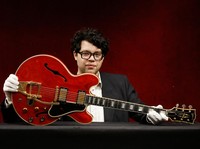 Penampakan Gitar Sejarah Pecahnya Oasis yang Dilelang