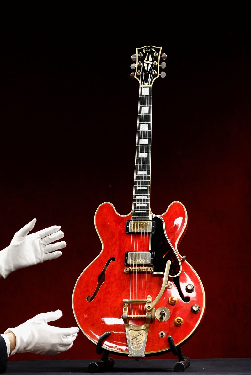 The Oasis band member Noel Gallagher's Gibson ES-355 guitar, destroyed during an argument with his brother at Paris' Rock en Seine festival in 2009, is displayed during a media preview at Hotel Drouot ahead of the auction in Paris, France, May 13, 2022. REUTERS/Benoit Tessier