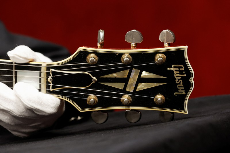 FRANCE-AUCTION/OASIS-GUITAR-PREVIEW The Oasis band member Noel Gallagher's Gibson ES-355 guitar, destroyed during an argument with his brother at Paris' Rock en Seine festival in 2009, is displayed during a media preview at Hotel Drouot ahead of the auction in Paris, France, May 13, 2022. REUTERS/Benoit Tessier