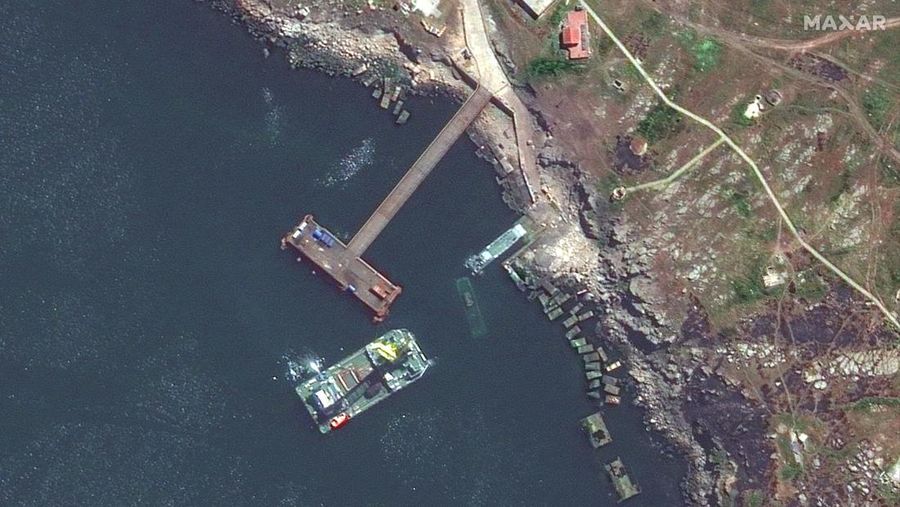 A satellite image shows an overview of Snake Island, Ukraine May 12, 2022. Picture taken May 12, 2022. Satellite image 2022 Maxar Technologies/Handout via REUTERS ATTENTION EDITORS - THIS IMAGE HAS BEEN SUPPLIED BY A THIRD PARTY. MANDATORY CREDIT. NO RESALES. NO ARCHIVES. DO NOT OBSCURE LOGO.