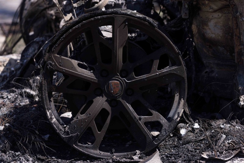 USA-WILDFIRE/CALIFORNIA A firefighter sprays water on the remains of a burned-out home after a fast-moving wildfire ripped through an affluent neighborhood in Laguna Niguel, California, U.S., May 12, 2022. REUTERS/Mike Blake