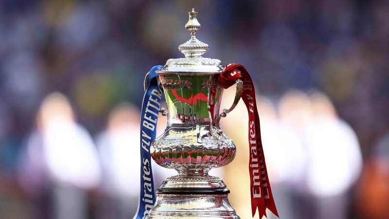 Liverpool players hold the trophy and celebrate after winning the English FA Cup final soccer match between Chelsea and Liverpool, at Wembley stadium, in London, Saturday, May 14, 2022. (AP Photo/Kirsty Wigglesworth)