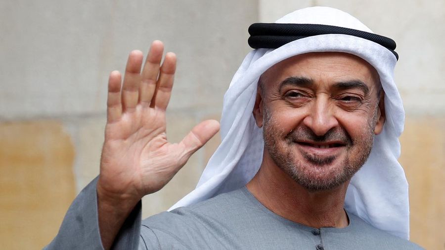 FILE PHOTO: Abu Dhabi's Crown Prince Sheikh Mohammed bin Zayed al-Nahyan arrives for a working lunch with French President Emmanuel Macron (not seen) at the Chateau de Fontainebleau in Fontainebleau near Paris, France, September 15, 2021. REUTERS/Gonzalo Fuentes/File Photo