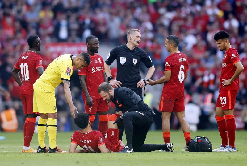 Liverpool players hold the trophy and celebrate after winning the English FA Cup final soccer match between Chelsea and Liverpool, at Wembley stadium, in London, Saturday, May 14, 2022. (AP Photo/Kirsty Wigglesworth)