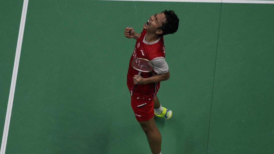 Indonesia's Anthony Ginting returns a shot to Japan's Kento Momota during their men's single semi-final match at Thomas & Uber Cup in Bangkok, Thailand, Friday, May 13, 2022. (AP Photo/Sakchai Lalit)