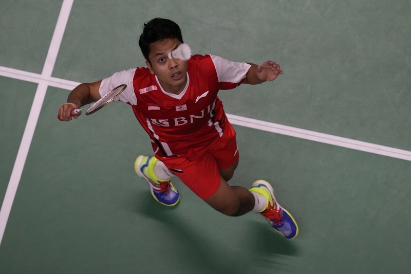 Thailand Badminton Thomas & Uber Indonesia's Anthony Ginting returns a shot to Japan's Kento Momota during their men's single semi-final match at Thomas & Uber Cup in Bangkok, Thailand, Friday, May 13, 2022. (AP Photo/Sakchai Lalit)