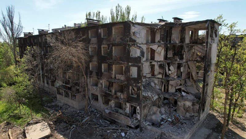 A view shows residential buildings heavily damaged during Ukraine-Russia conflict in the southern port city of Mariupol, Ukraine May 12, 2022. Picture taken with a drone. REUTERS/Pavel Klimov