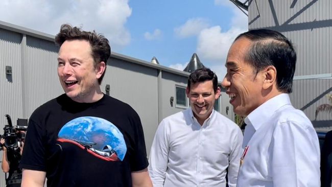 Free Billionaire!  Elon Musk in a Rp 400 thousand T-shirt Meet Jokowi