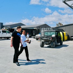 Sepatu Jokowi Saat Temui Elon Musk Jadi Sorotan, Local Pride!