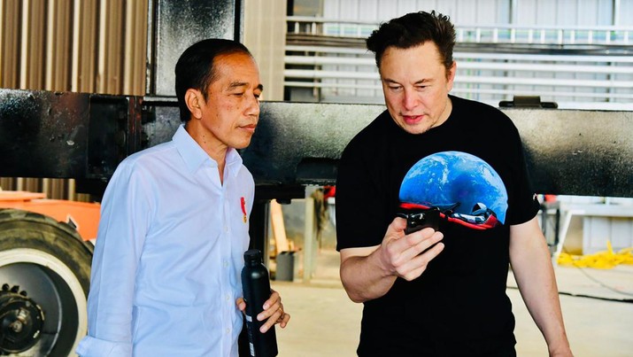 Presiden Joko Widodo melakukan kunjungan ke Space X di Boca Chica, Amerika Serikat, Sabtu, 14 Mei 2022. Presiden tiba di Space X sekitar pukul 10.30 waktu setempat disambut langsung oleh Elon Musk selaku founder Space X.(Foto: Biro Pers Sekretariat Presiden) Presiden Joko Widodo melakukan kunjungan ke Space X di Boca Chica, Amerika Serikat, Sabtu, 14 Mei 2022. Presiden tiba di Space X sekitar pukul 10.30 waktu setempat disambut langsung oleh Elon Musk selaku founder Space X.(Foto: Biro Pers Sekretariat Presiden)