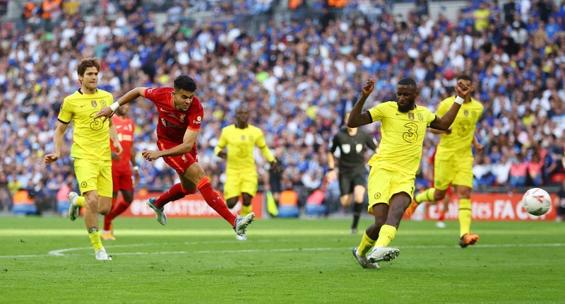 Liverpool players hold the trophy and celebrate after winning the English FA Cup final soccer match between Chelsea and Liverpool, at Wembley stadium, in London, Saturday, May 14, 2022. (AP Photo/Kirsty Wigglesworth)