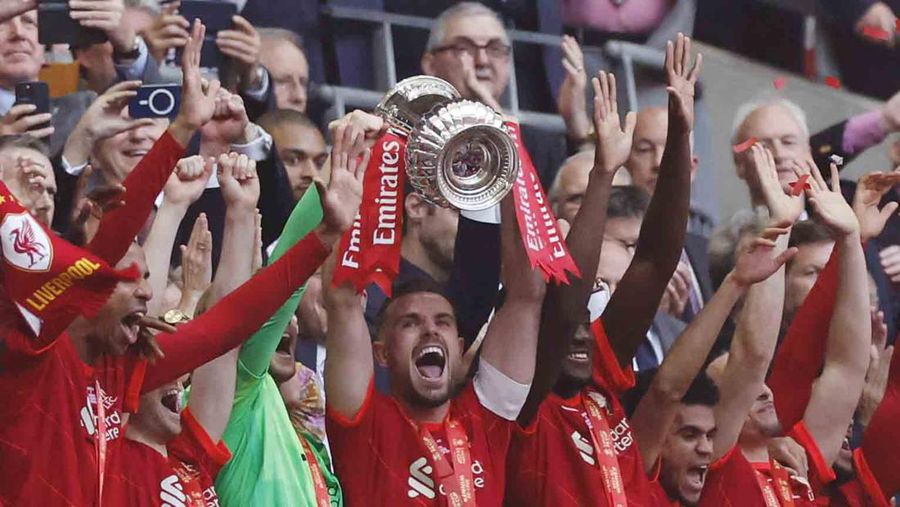 Soccer Football - FA Cup - Final - Chelsea v Liverpool - Wembley Stadium, London, Britain - May 14, 2022
Liverpool's Jordan Henderson lifts the trophy with teammates after winning the FA Cup final Action Images via Reuters/Peter Cziborra