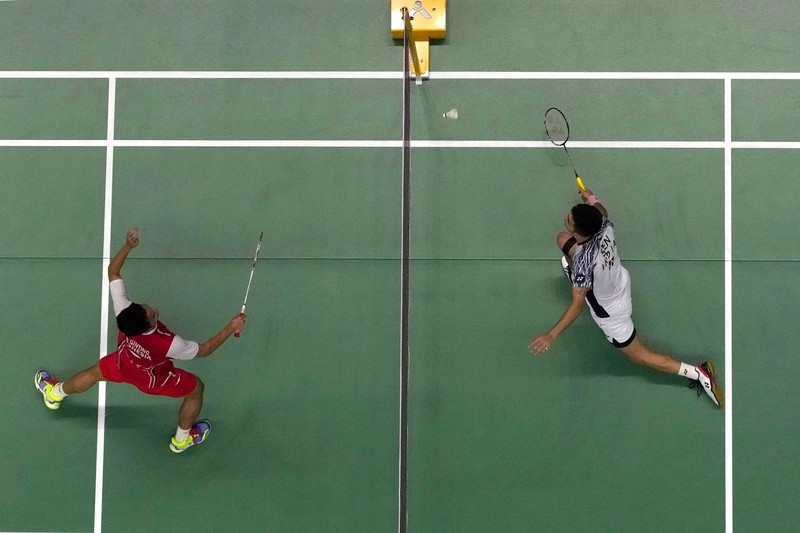 Thailand Badminton Thomas & Uber Cup Indonesia's Anthony Ginting returns a shot to India's Lakshya Sen during their men's singles final badminton match at Thomas & Uber Cup in Bangkok, Thailand, Sunday, May 15, 2022. (AP Photo/Sakchai Lalit)