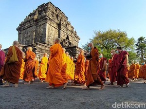 Hari Raya Waisak 23 Mei 2024, Ini Makna Air Berkah dan Api Dharma