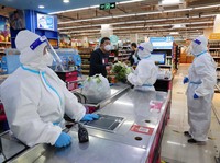 Potret Terbaru Covid-19 China, Pedagang Pasarpun Pakai APD