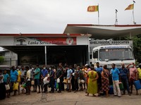 Sri Lanka Kian 'Sekarat', Cadangan BBM Kurang dari Sehari!