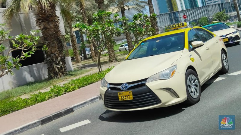 Dubai, Uni Emirat Arab (UEA) bukan hanya pusat keuangan tapi juga pusat kemewahan dunia. Bahkan di jalanan, mobil Camry yang biasanya menjadi kendaraan kalangan elit Indonesia, bisa disulap menjadi taksi untuk penumpang. (CNBC Indonesia/Sefti Oktarianisa)