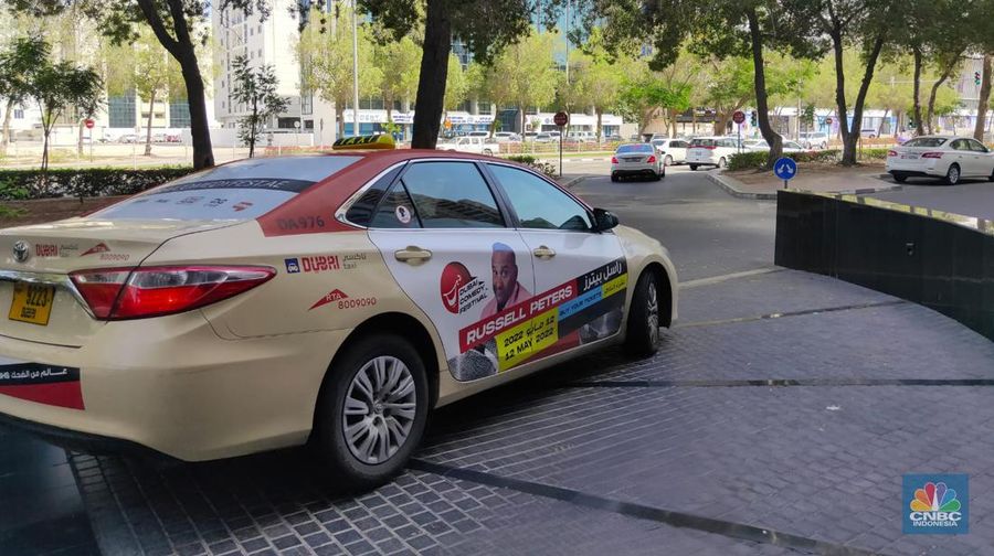 Dubai, Uni Emirat Arab (UEA) bukan hanya pusat keuangan tapi juga pusat kemewahan dunia. Bahkan di jalanan, mobil Camry yang biasanya menjadi kendaraan kalangan elit Indonesia, bisa disulap menjadi taksi untuk penumpang. (CNBC Indonesia/Sefti Oktarianisa)