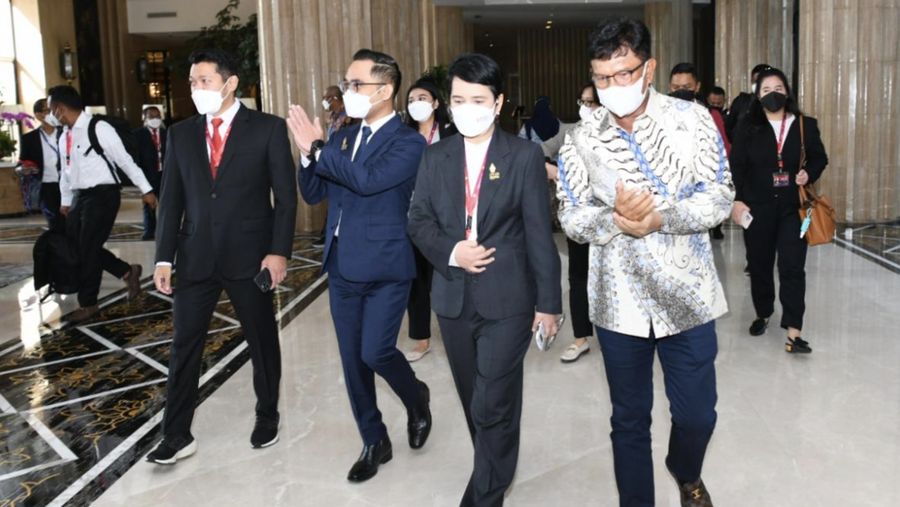 Menteri Komunikasi dan Informatika Johnny G. Plate tiba di Bandara Yogyakarta International Airport di Kulonprogo, DI Yogyakarta, Selasa (17/05/2022). Dalam rangkaian kunjungan kali ini, Menteri Johnny akan menghadiri dan membuka sidang kedua DEWG G20 dan meluncurkan Program Digital Talent Scholarship (DTS) dan Digital Leader Academy (DLA). Ist