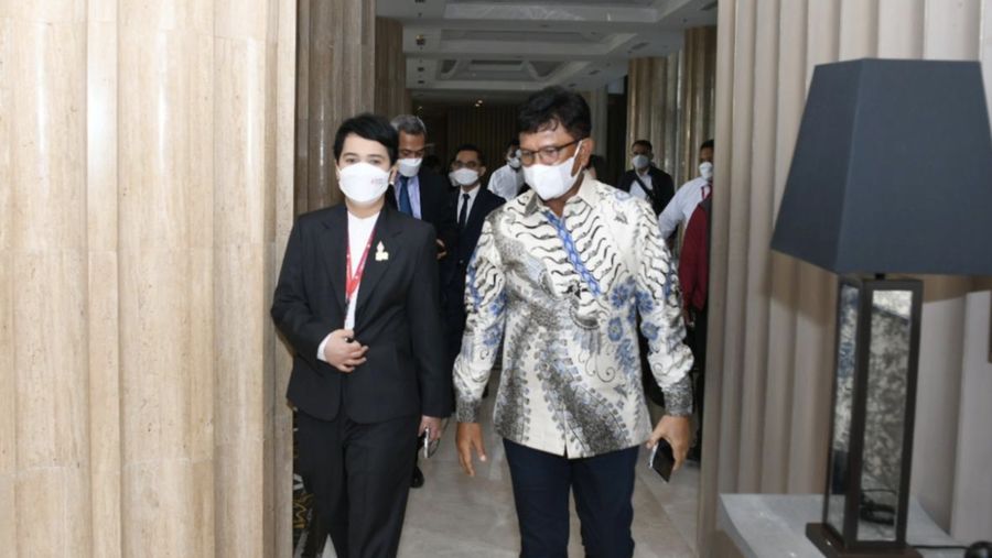 Menteri Komunikasi dan Informatika Johnny G. Plate tiba di Bandara Yogyakarta International Airport di Kulonprogo, DI Yogyakarta, Selasa (17/05/2022). Dalam rangkaian kunjungan kali ini, Menteri Johnny akan menghadiri dan membuka sidang kedua DEWG G20 dan meluncurkan Program Digital Talent Scholarship (DTS) dan Digital Leader Academy (DLA). Ist