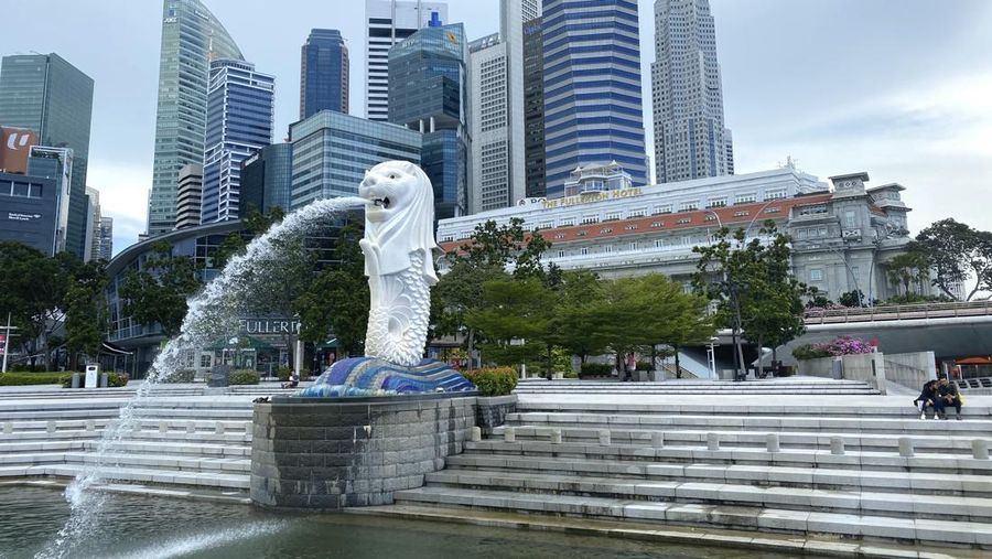 Patung Merlion, objek wisata populer di Singapura. (AP/Annabelle Liang)