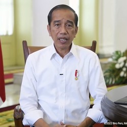 Jokowi Longgarkan Pemakaian Masker, Kecuali di KRL-Pesawat!