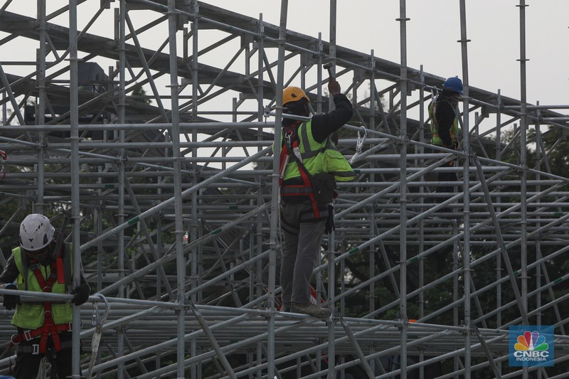 Proyek Sirkuit Jakarta International E-Prix Circuit (Formula E) Suasana pembangunan Sirkuit Jakarta International E-Prix Circuit (JIEC) di kawasan Taman Impian Jaya Ancol, Jakarta, Selasa (17/5/2022). Sirkuit Internasional Formula E Jakarta ini memiliki bentuk seperti kuda lumping dengan panjang lintasannya 2,4 kilometer, lebarnya 12 meter, dan jumlah tikungannya 18. (CNBC Indonesia/ Andrean Kristianto)