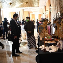 Delegasi DEWG G20 Disuguhi Pembuatan Wayang Kulit