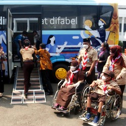 Dukung Komunitas Disabilitas, Bank Mandiri Beri Bus ke YPAC