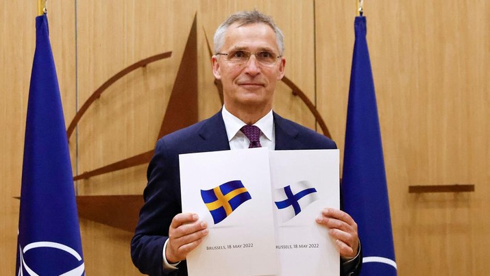 Finlandia dan Swedia mengajukan aplikasi mereka untuk NATO keanggotaan pada 18 Mei 2022 dan konsultasi sedang berlangsung antara Sekutu untuk mengangkat oposisi Turki terhadap integrasi kedua negara Nordik ke dalam Aliansi. (JOHANNA GERON/POOL/AFP via Getty Images) Finlandia dan Swedia mengajukan aplikasi mereka untuk NATO keanggotaan pada 18 Mei 2022 dan konsultasi sedang berlangsung antara Sekutu untuk mengangkat oposisi Turki terhadap integrasi kedua negara Nordik ke dalam Aliansi. (JOHANNA GERON/POOL/AFP via Getty Images)