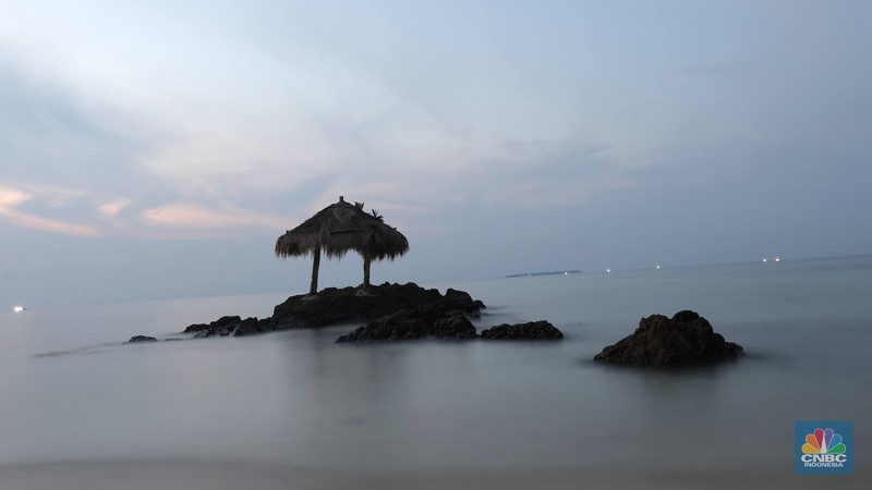 Pengunjung berwisata di kawasan Karimun Jawa, Jepara, Jawa Tengah, Rabu, (17/5/2022). (CNBC Indonesia/Muhammad Sabki) Pengunjung berwisata di kawasan Karimun Jawa, Jepara, Jawa Tengah, Rabu, (17/5/2022). (CNBC Indonesia/Muhammad Sabki)