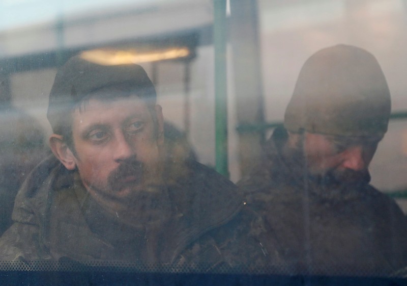 Rusia menyatakan sedikinya 265 milisi Ukraina menyerahkan diri di daerah pabrik baja Azovstal, Mariupol pada Selasa (17/5). (REUTERS/ALEXANDER ERMOCHENKO) Rusia menyatakan sedikinya 265 milisi Ukraina menyerahkan diri di daerah pabrik baja Azovstal, Mariupol pada Selasa (17/5). (REUTERS/ALEXANDER ERMOCHENKO)