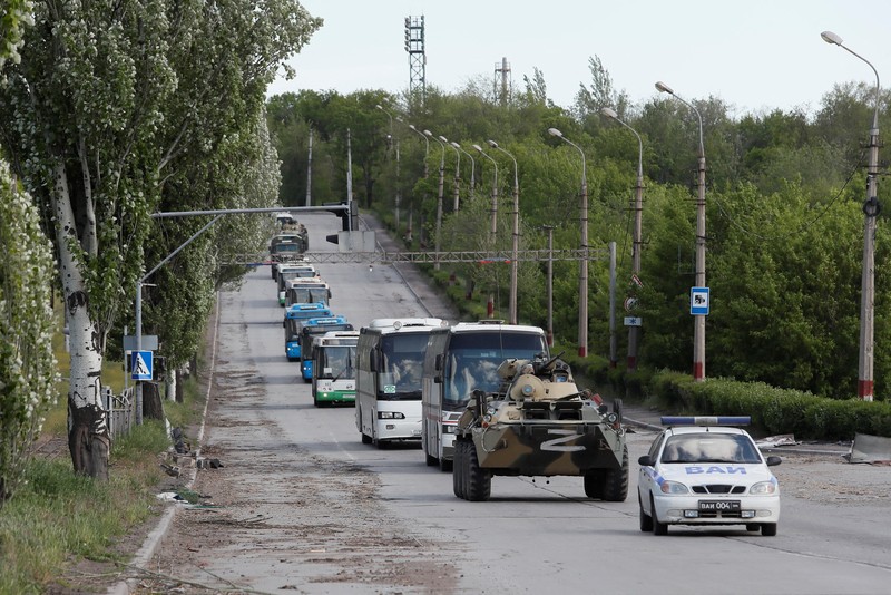 Rusia menyatakan sedikinya 265 milisi Ukraina menyerahkan diri di daerah pabrik baja Azovstal, Mariupol pada Selasa (17/5). (REUTERS/ALEXANDER ERMOCHENKO)