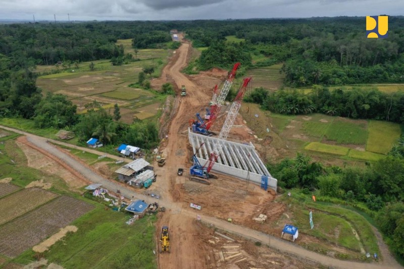 Sebagai salah satu Proyek Strategis Nasional (PSN), Kementerian Pekerjaan Umum dan Perumahan Rakyat (PUPR) melalui Direktorat Jenderal Bina Marga tengah menyelesaikan pembangunan infrastruktur jalan tol Serang – Panimbang sepanjang 83,67 km. (Dok: PUPR) Sebagai salah satu Proyek Strategis Nasional (PSN), Kementerian Pekerjaan Umum dan Perumahan Rakyat (PUPR) melalui Direktorat Jenderal Bina Marga tengah menyelesaikan pembangunan infrastruktur jalan tol Serang – Panimbang sepanjang 83,67 km. (Dok: PUPR)