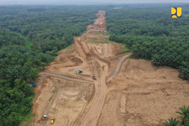 Sebagai salah satu Proyek Strategis Nasional (PSN), Kementerian Pekerjaan Umum dan Perumahan Rakyat (PUPR) melalui Direktorat Jenderal Bina Marga tengah menyelesaikan pembangunan infrastruktur jalan tol Serang – Panimbang sepanjang 83,67 km. (Dok: PUPR) Sebagai salah satu Proyek Strategis Nasional (PSN), Kementerian Pekerjaan Umum dan Perumahan Rakyat (PUPR) melalui Direktorat Jenderal Bina Marga tengah menyelesaikan pembangunan infrastruktur jalan tol Serang – Panimbang sepanjang 83,67 km. (Dok: PUPR)