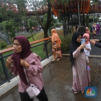 Jokowi Umumkan, Warga Jakarta Hari Ini Mulai Lepas Masker