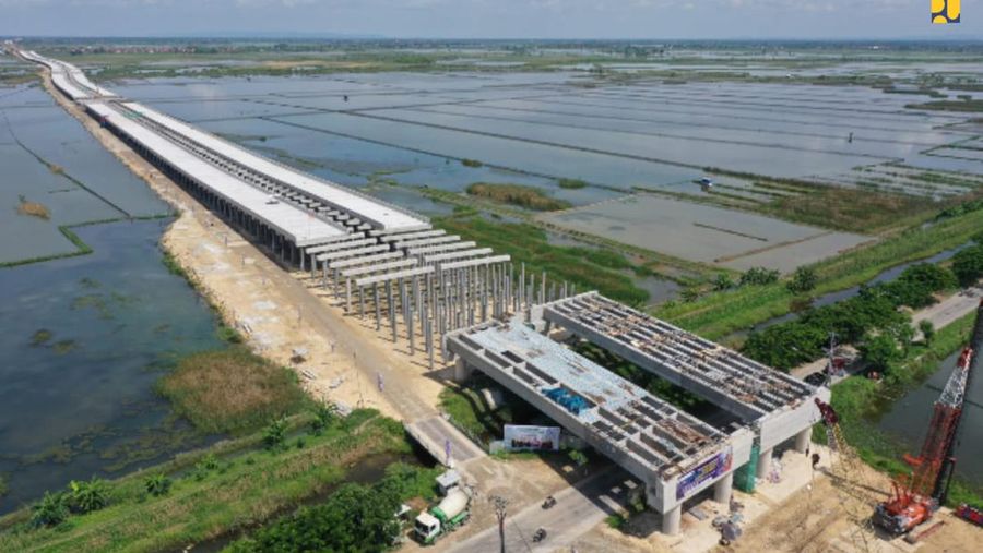 Kementerian Pekerjaan Umum dan Perumahan Rakyat (PUPR) terus mendorong penyelesaian pembangunan Jalan Tol Semarang-Demak yang menggunakan  skema Kerja Sama Badan Usaha dengan Pemerintah (KPBU). (Dok: PUPR)